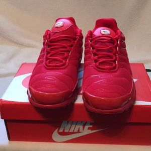 Nike Air Max Plus tn “Triple Red”